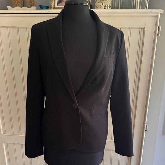 Tommy Hilfiger Woman’s Black Blazer with Striped Lining - Picture 2 of 14